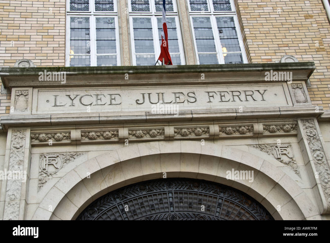 Parigi, Francia, Old French Sign on High School 'Lycee Jules Ferry', dettaglio, scuola pubblica Francia Foto Stock