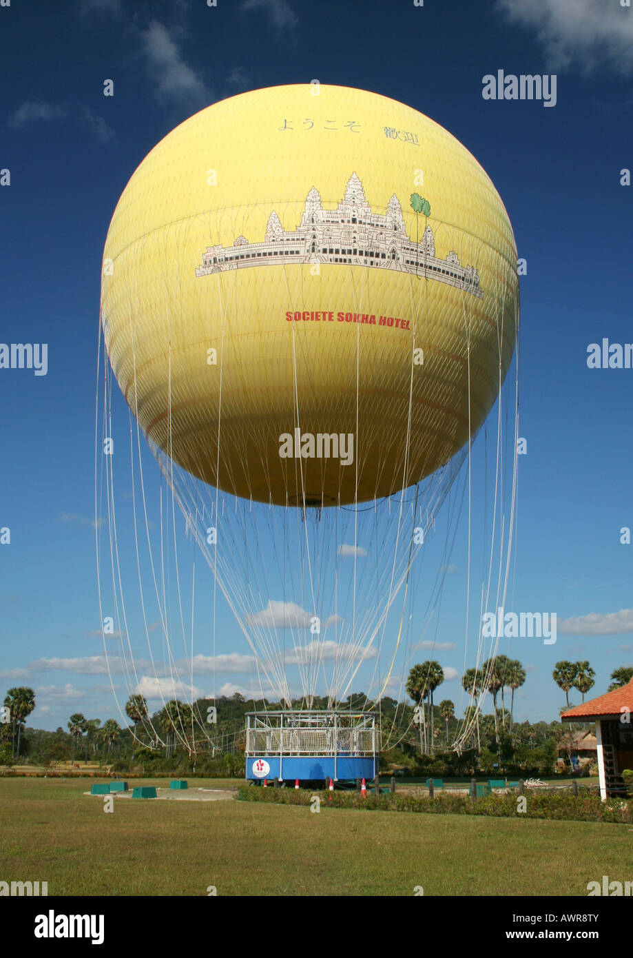 Angkor Wat tethered palloncino elio, Cambogia Foto Stock