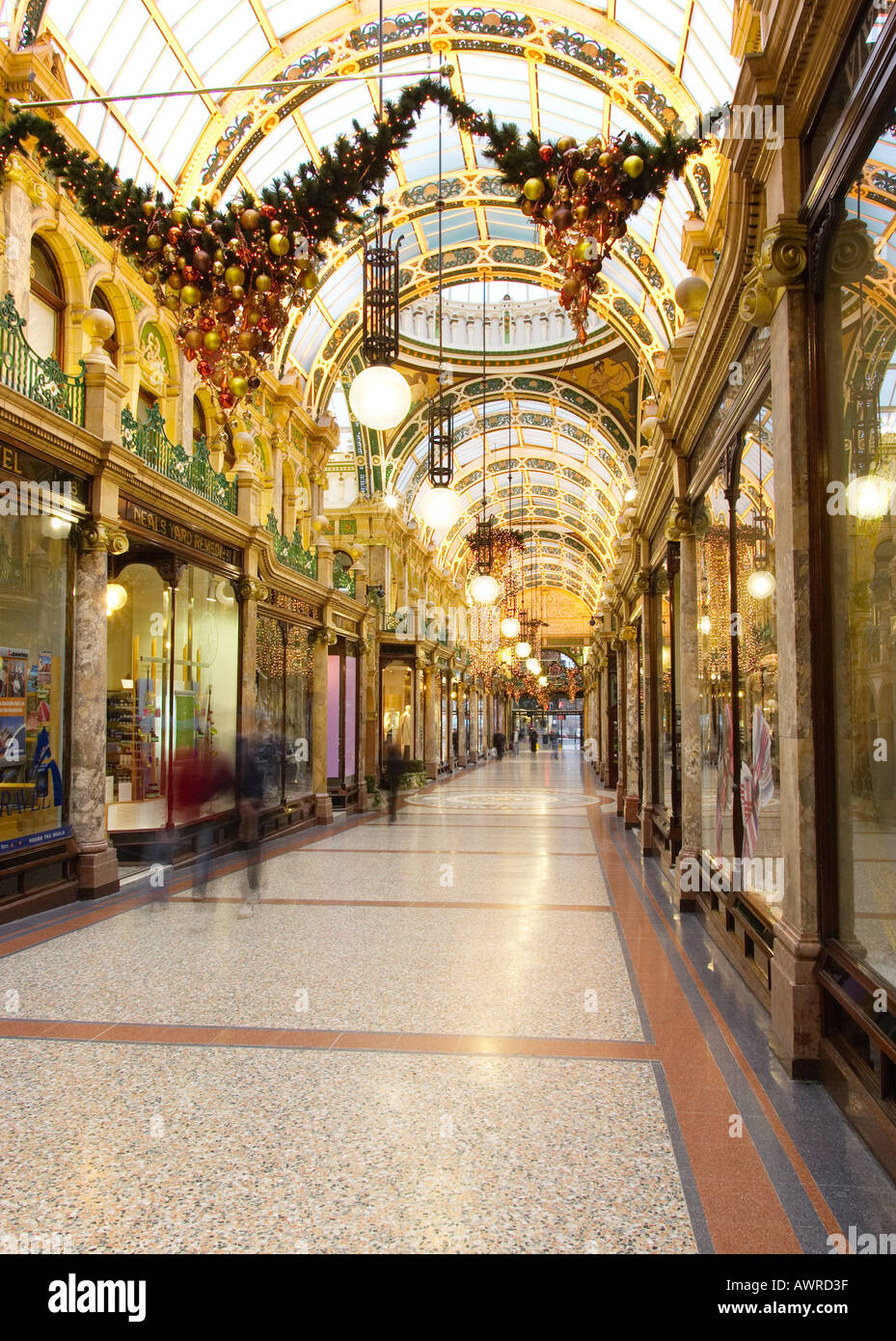 Victoria Quarter Shopping Arcade in Leeds Yorkshire Regno Unito a Natale Foto Stock