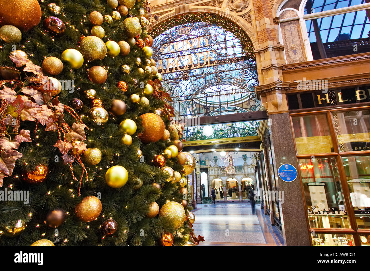 Shopping di Natale - Victoria Quarter Shopping Arcade a Natale, Leeds, Yorkshire, Regno Unito Foto Stock