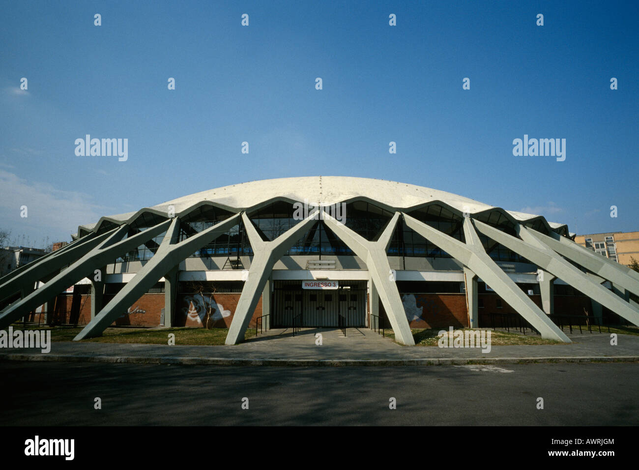 Roma. L'Italia. Il Palazzetto dello Sport, (1956-57), progettato da Pier Luigi Nervi e Annibale Vitelozzi per il 1960 Giochi olimpici estivi. Foto Stock