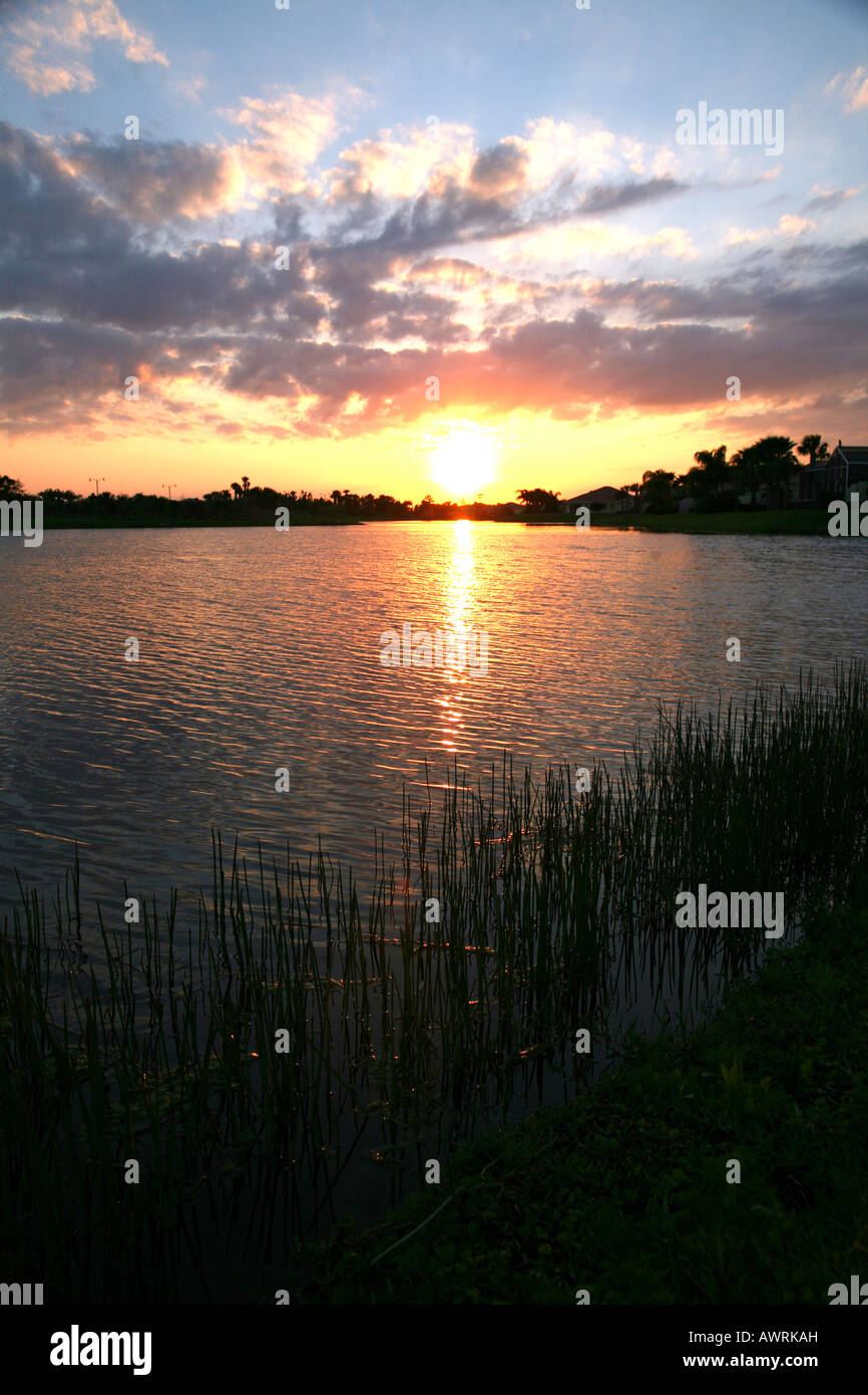 Tramonto sul lago, Port St. Lucie, FL, Stati Uniti d'America Foto Stock