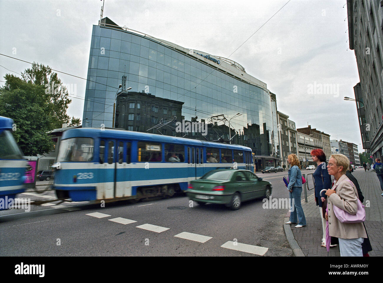Scena di strada nel centro di Tallinn, Estonia Foto Stock