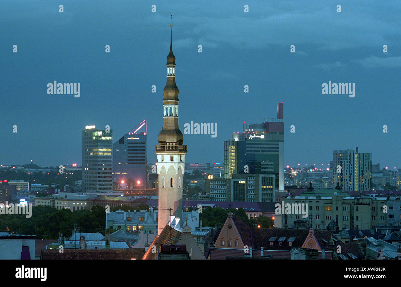 Paesaggio di Tallinn in serata, Estonia Foto Stock