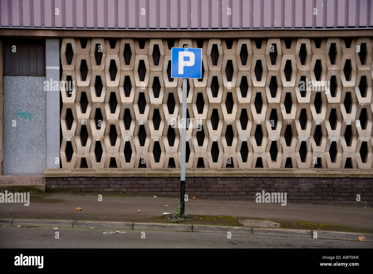 Una desolazione urban area di parcheggio Foto Stock