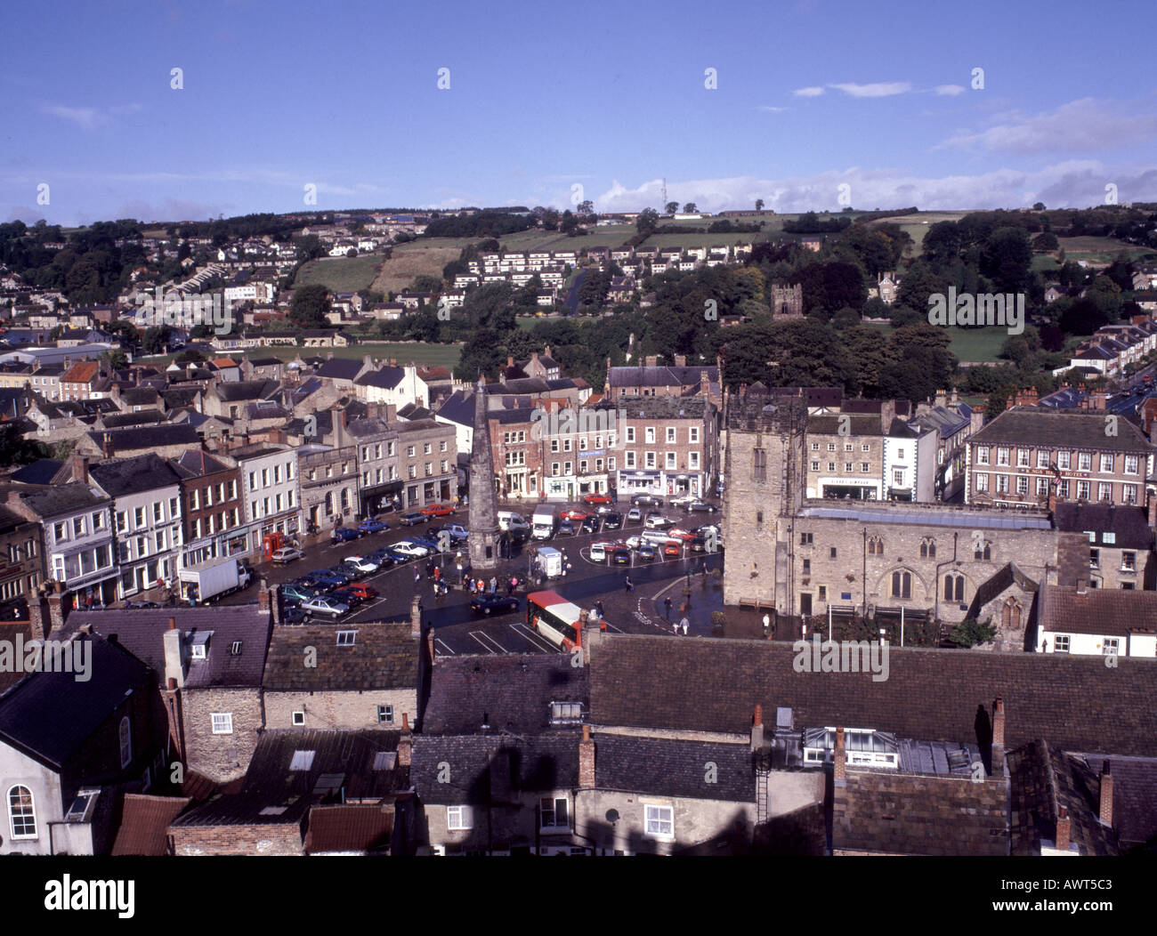 La vista sulla piazza del mercato da tenere Richmond Castle Richmond Swaledale Yorkshire Dales Inghilterra Foto Stock