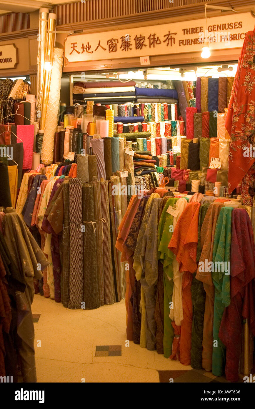 Dh mercato occidentale SHEUNG WAN HONG KONG panno di materiale in rotoli di seta negozi primo piano visualizza Foto Stock