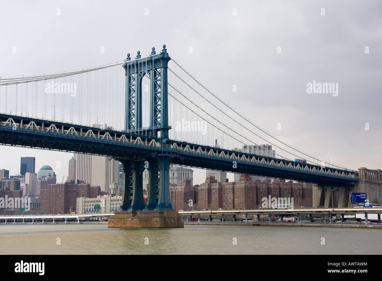 Manhattan Bridge East Tower Foto Stock