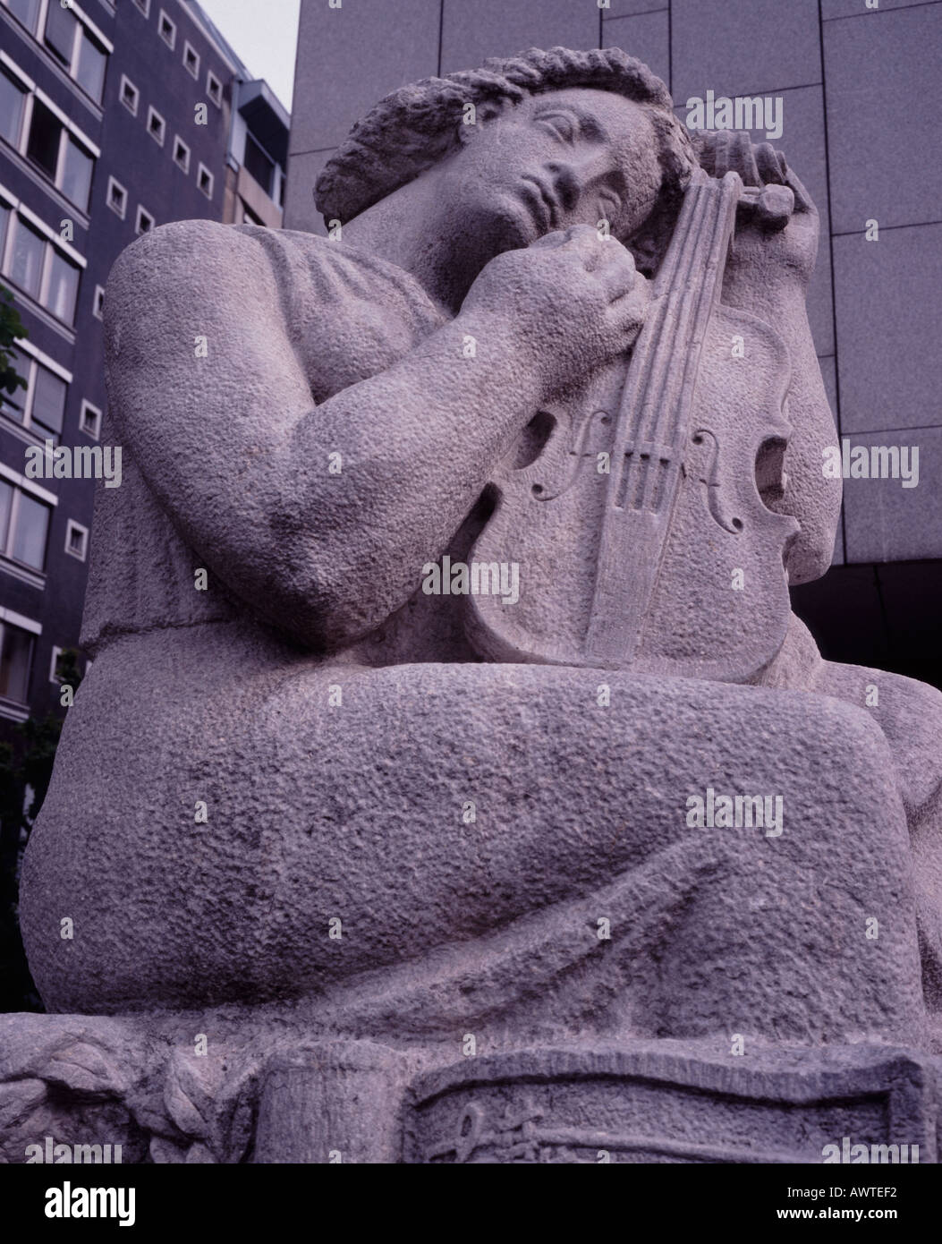 Statua di donna con violino Oslo Norvegia Foto Stock