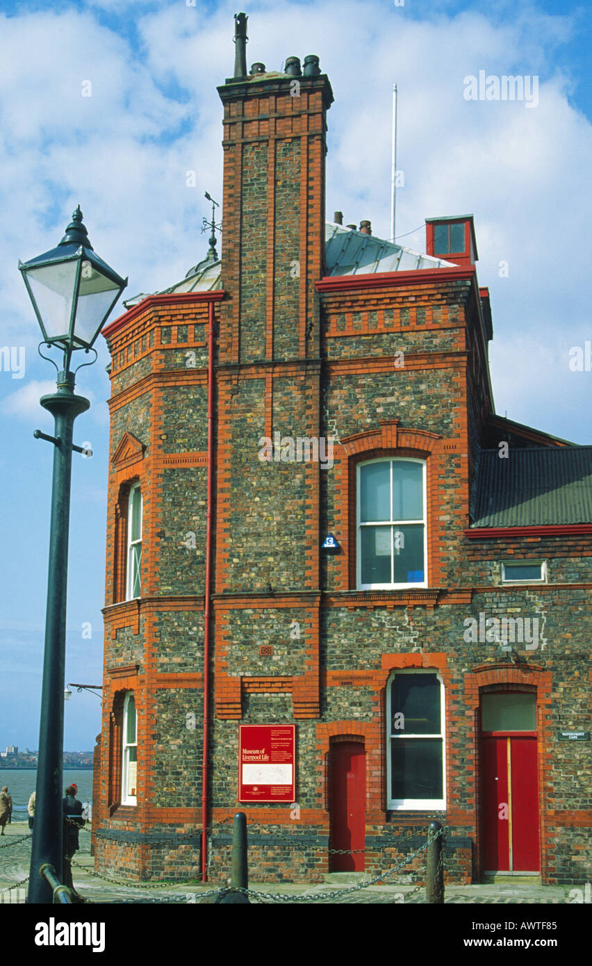 Ex piloti Mersey edificio che ora il Museo della Vita di Liverpool Liverpool Merseyside England Foto Stock