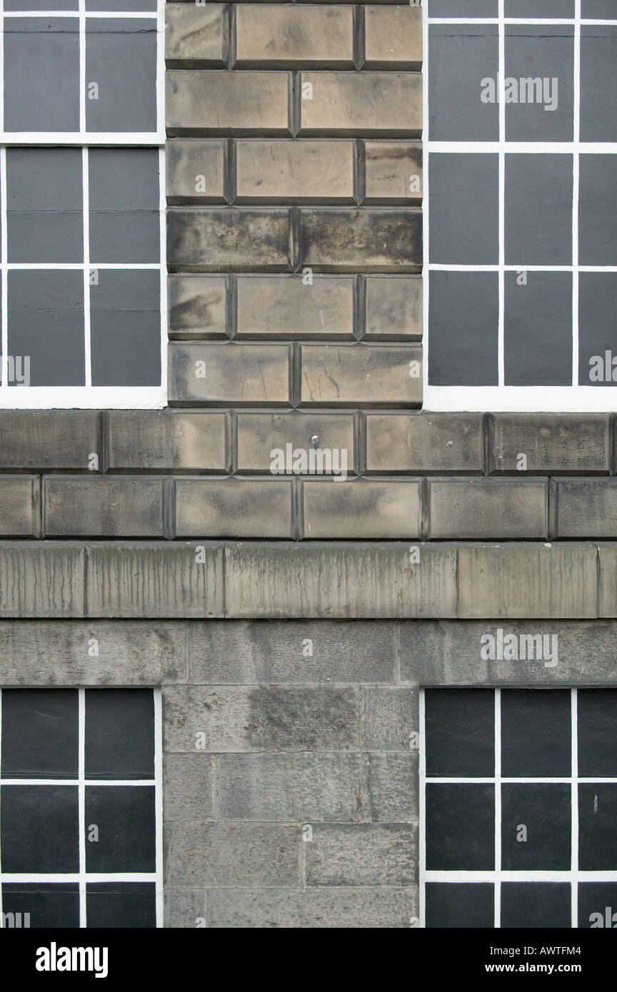 Esempio di finestre cieche a Edimburgo, Scozia, al fine di evitare la finestra Imposta Foto Stock