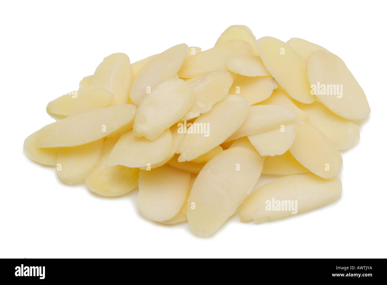 Mandorle a scaglie a fette fiocchi di heap preservare pelo essiccato pezzo porzioni la porzione parte close up culinario allergia allergica olio crema Foto Stock