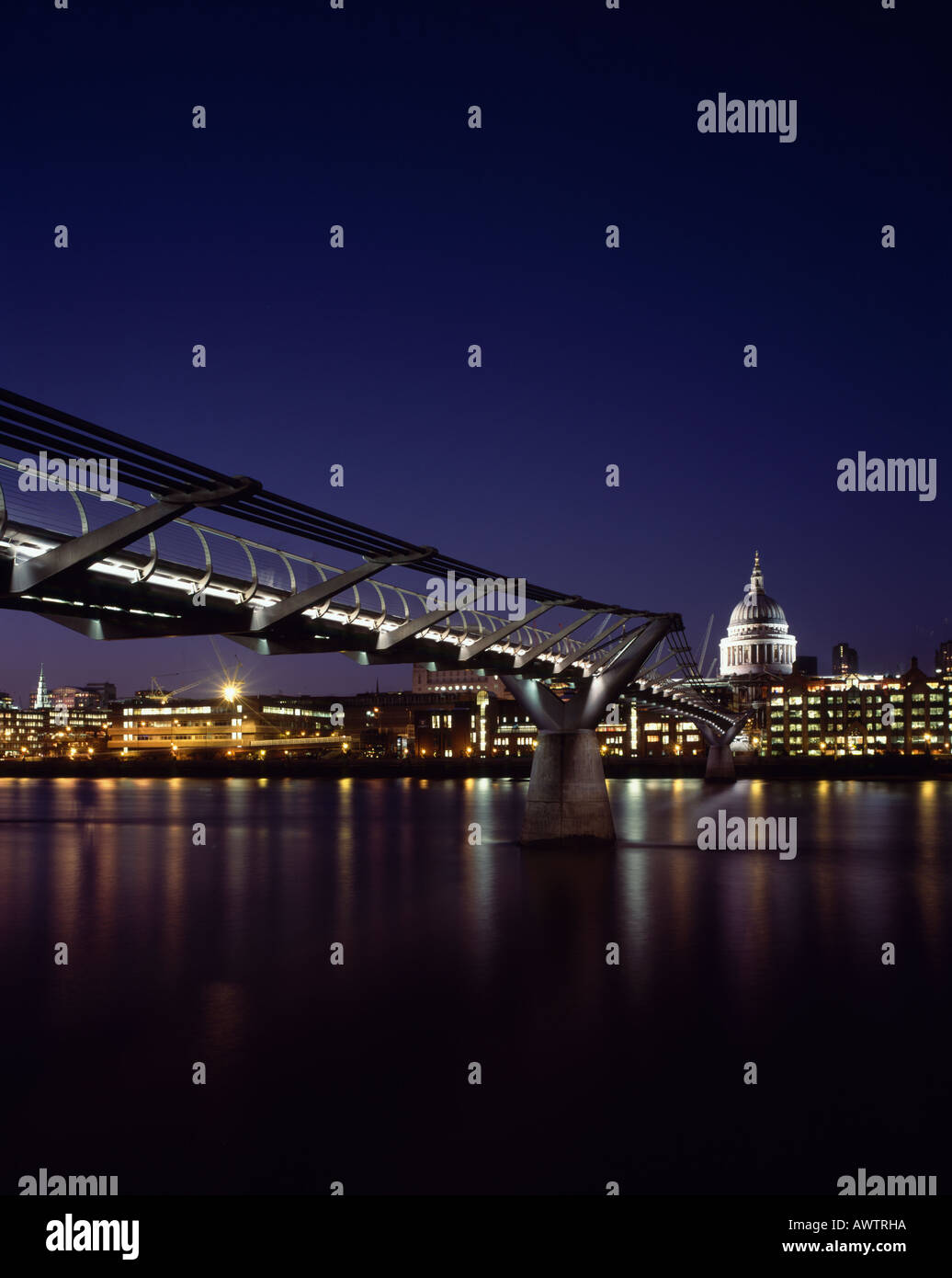MILLENNIUM Bridge, London, Regno Unito Foto Stock