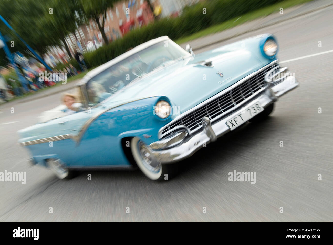 1956 Ford auto convertibili classico degli anni cinquanta diciannove 1950 era chrome softtop america americano degli STATI UNITI STATI UNITI STATI UNITI D'AMERICA Foto Stock