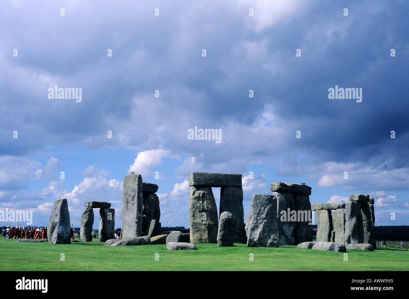 Stonehenge, Wiltshire, preistoria, storia, archeologia, Età del Bronzo, patrimonio, preistorici, viaggi, turismo, Inghilterra, Regno Unito, standi Foto Stock
