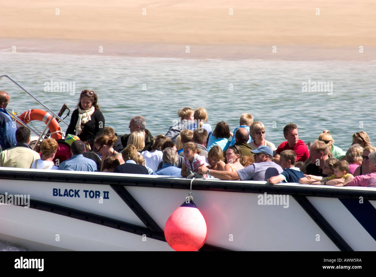 Barca piena di turisti Padstow North Cornwall Regno Unito Foto Stock