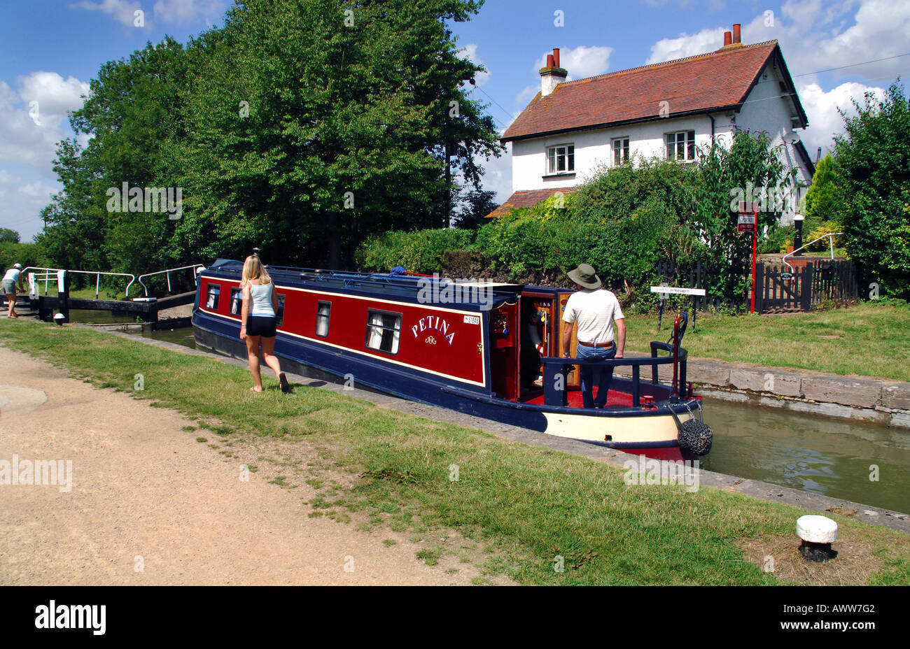 Barca stretta sul Grand Union Canal a Marsworth, vicino Aylsebury Inghilterra Foto Stock