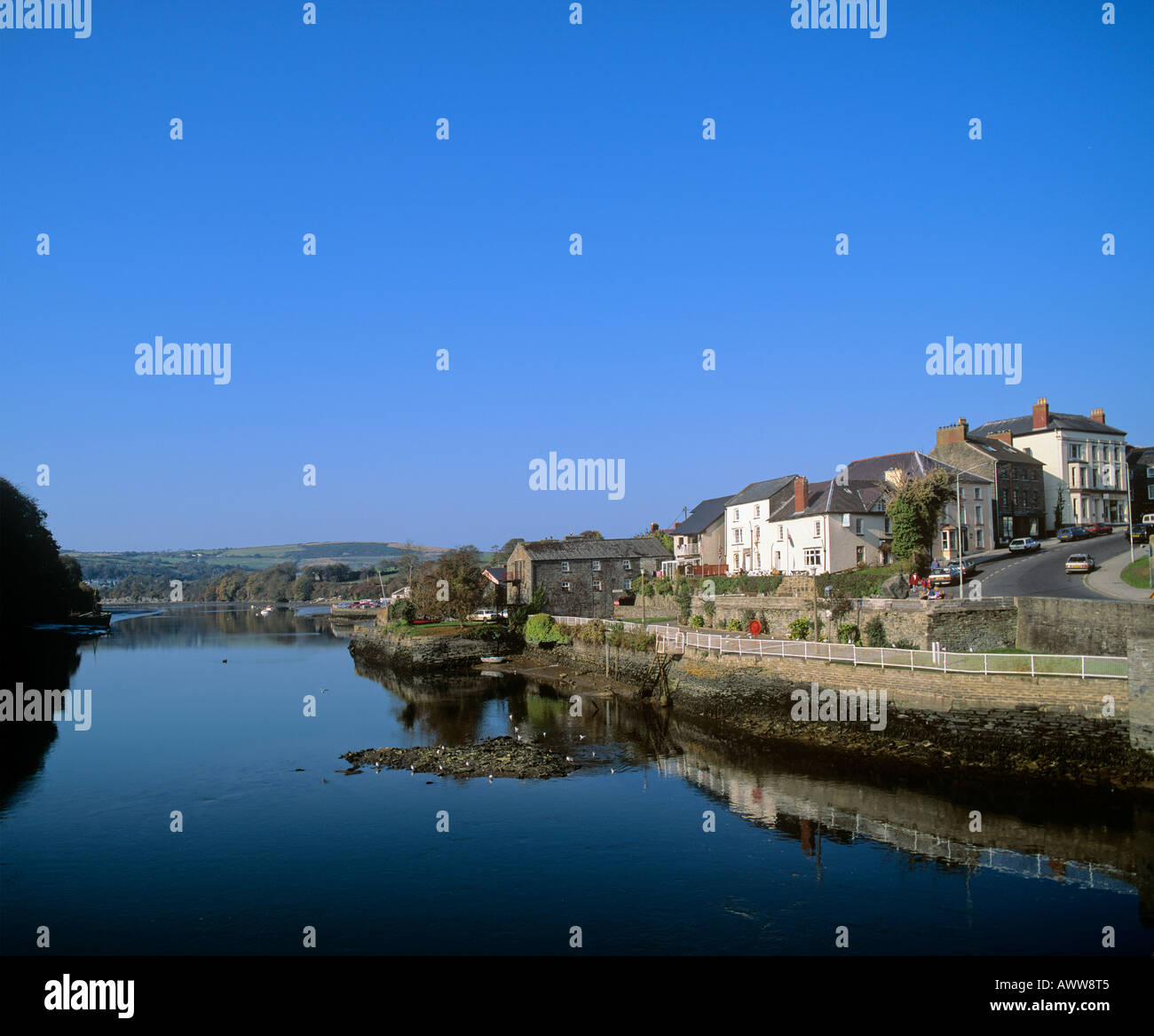 Città di Cardigan sul fiume Teifi entroterra dalla costa Dyfed Foto Stock