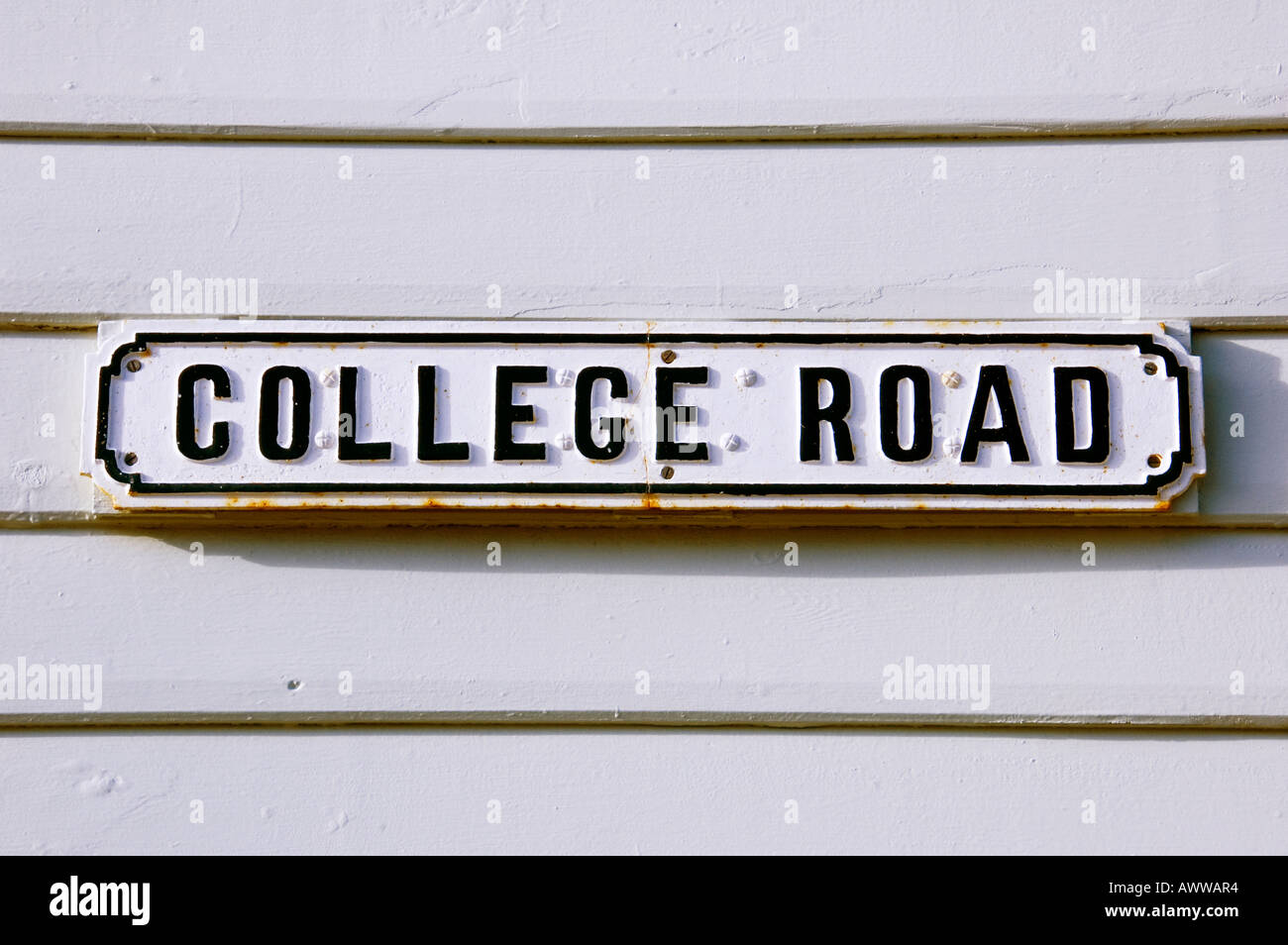 College Road Sign da Portsmouth dellantica fabbrica Foto Stock