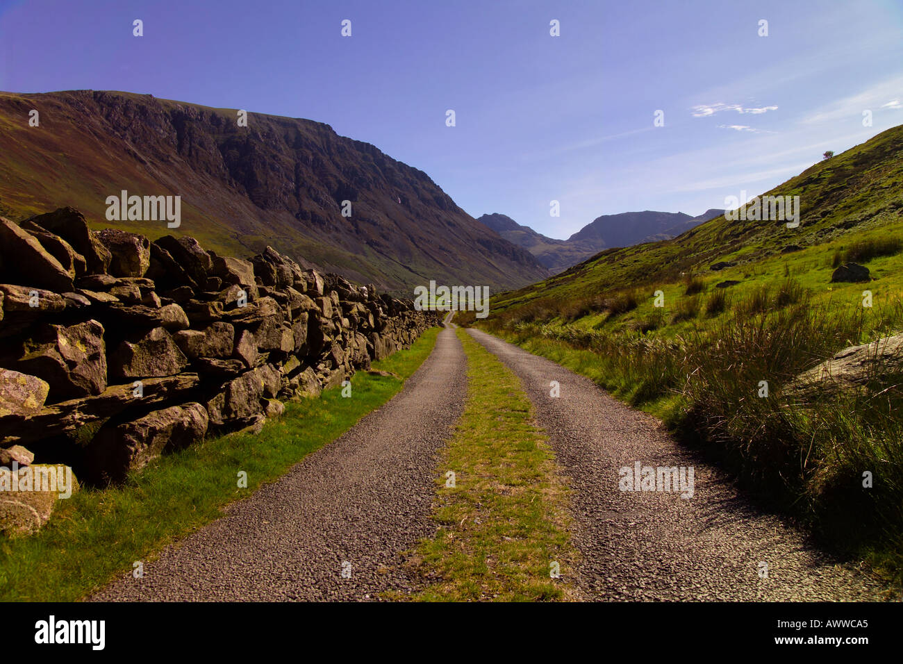 Strada di Montagna verso Pont Pen y Benglog Snowdonia National Park North West Wales Foto Stock