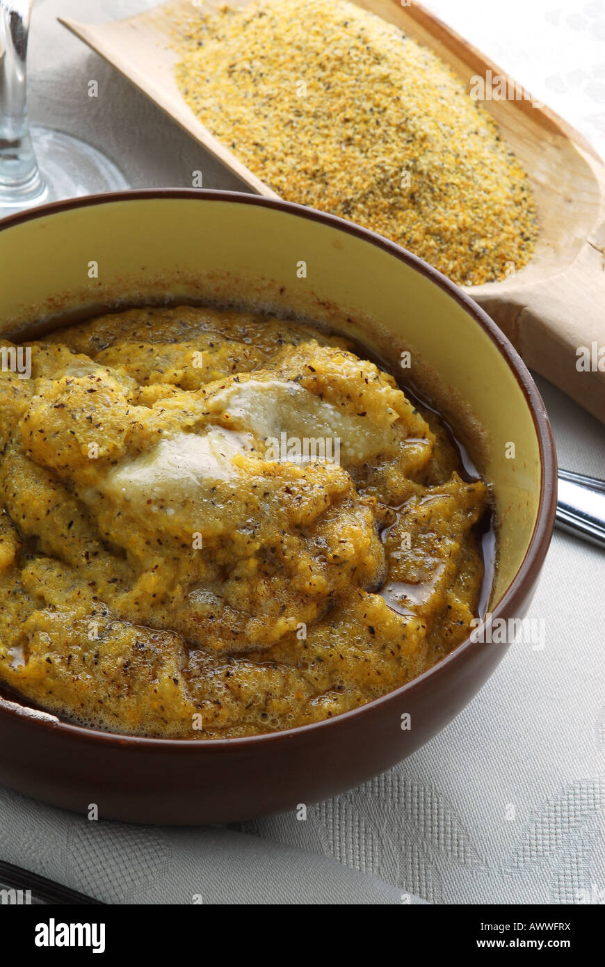 Polenta Uncia con formaggio Ricetta tipica della Lombardia Cucina