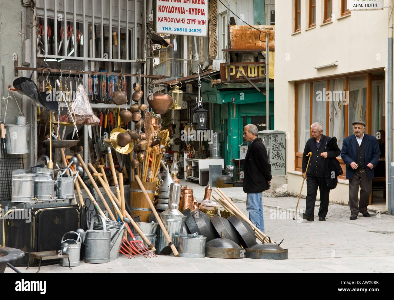 Un negozio di ferramenta nella vecchia quater di Ioannina Epiro Grecia settentrionale Foto Stock