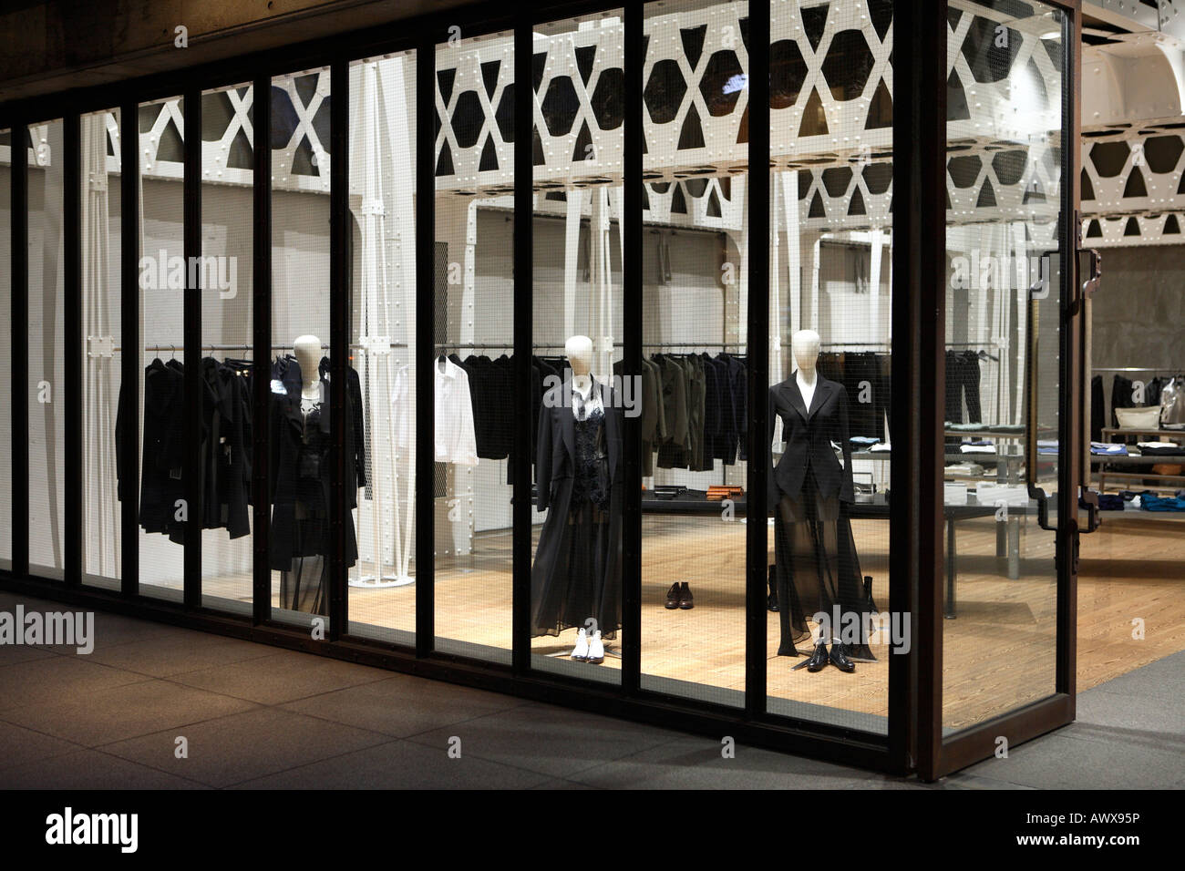 Yojhi Yamamoto store Foto stock Alamy