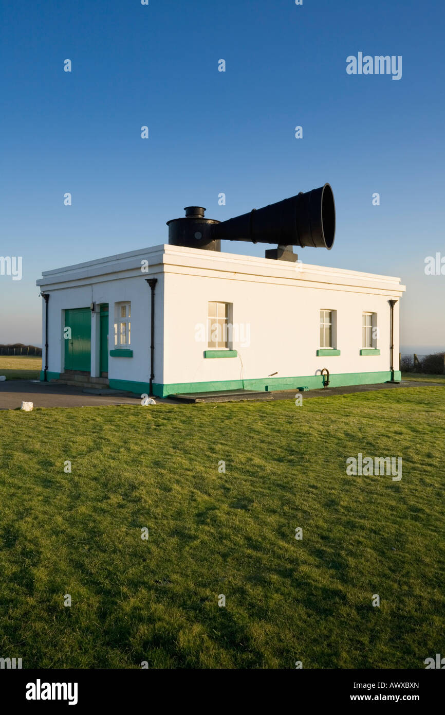 Sirena da nebbia a Nash Point lighthouse Vale of Glamorgan Galles Foto Stock