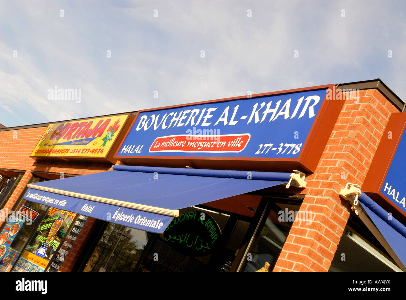 Multi-etnico store su Jean Talon street Montreal Canada Foto Stock
