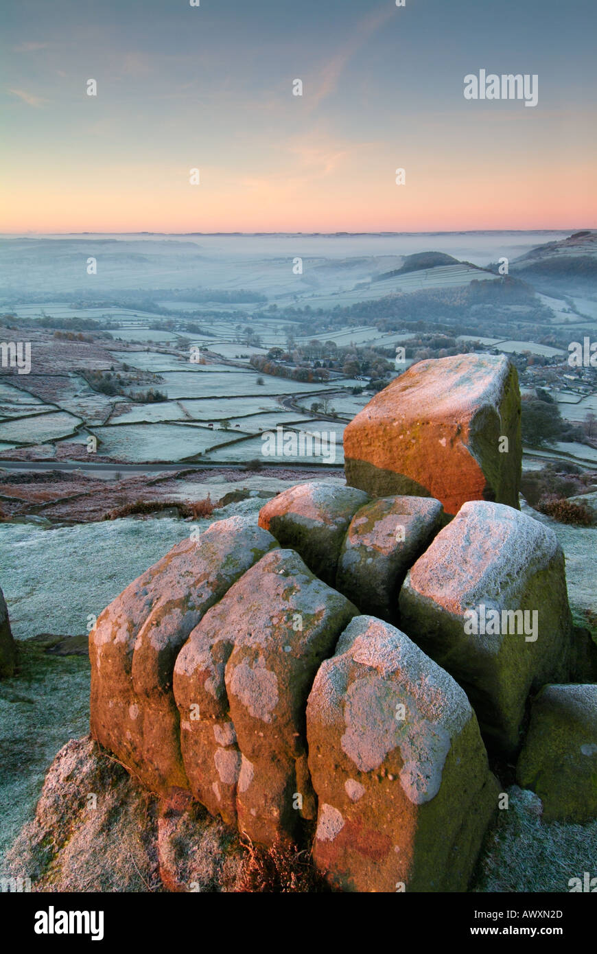 Bordo Froggatt sunrise Derbyshire Peak District Inghilterra GB UK EU Europe Foto Stock