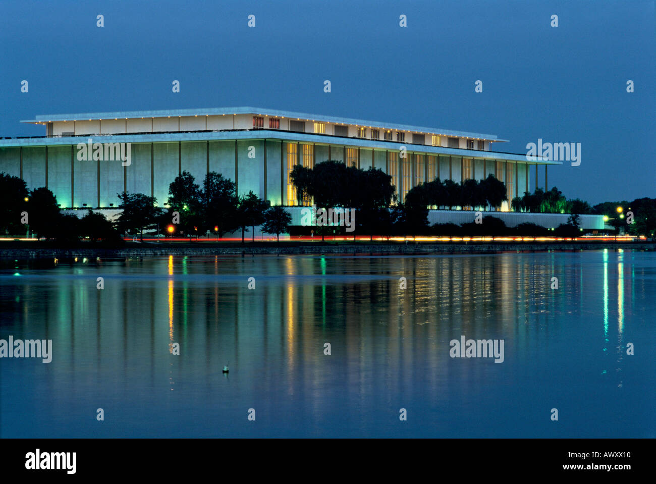 Washington, Stati Uniti d'America, Kennedy Center for the Performing Arts accanto al Fiume Potomac Foto Stock