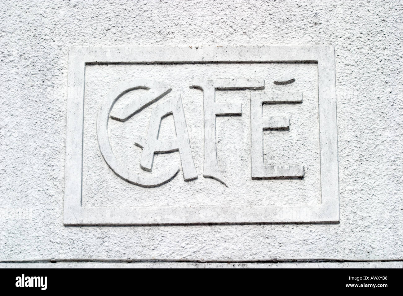Il vecchio segno per cafe nel calcestruzzo della parete 1920 S 1930 s style Hesdin Pas de Calais Foto Stock
