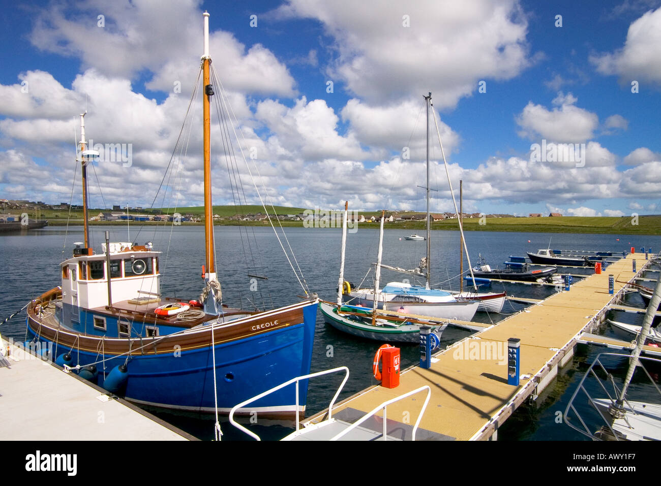 Dh Marina STROMNESS ORKNEY imbarcazioni da diporto e per il tempo libero yacht ormeggiato jetty Foto Stock
