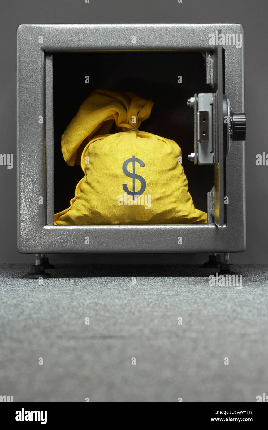 Sacco con simbolo del dollaro in cassetta di sicurezza Foto Stock