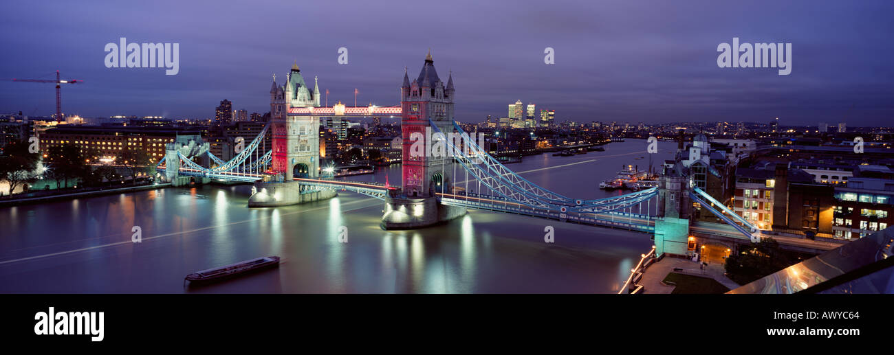 Londra ponte sul fiume Tamigi London REGNO UNITO Foto Stock