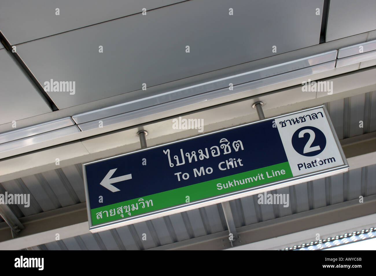 Sukhumvit segno dello Skytrain Bangkok in Thailandia Foto Stock