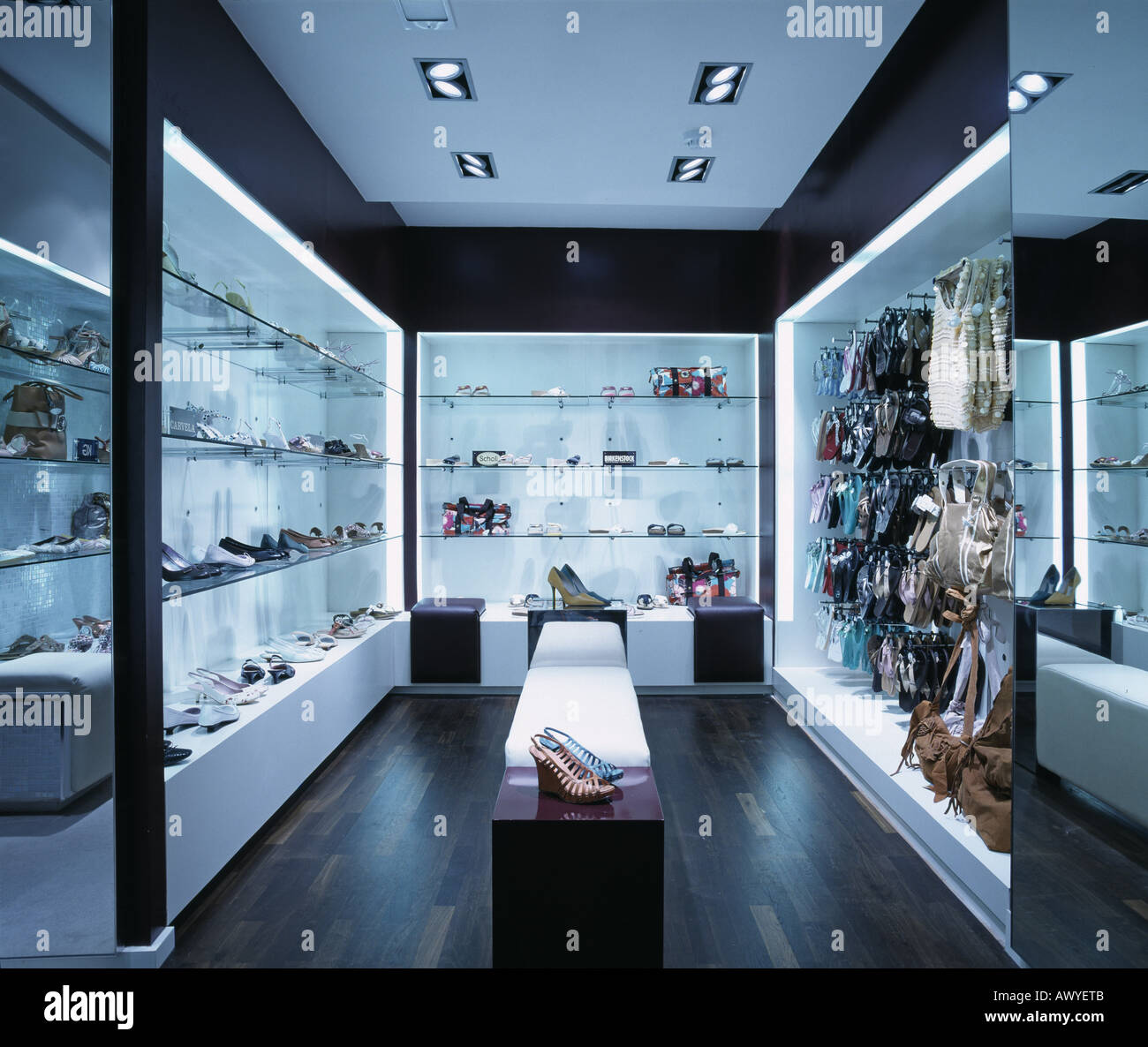 KURT GEIGER STORE, LONDON, Regno Unito Foto Stock