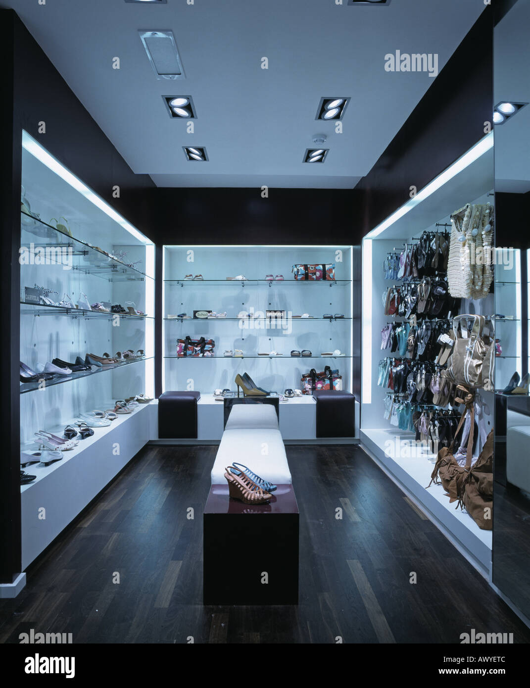 KURT GEIGER STORE, LONDON, Regno Unito Foto Stock