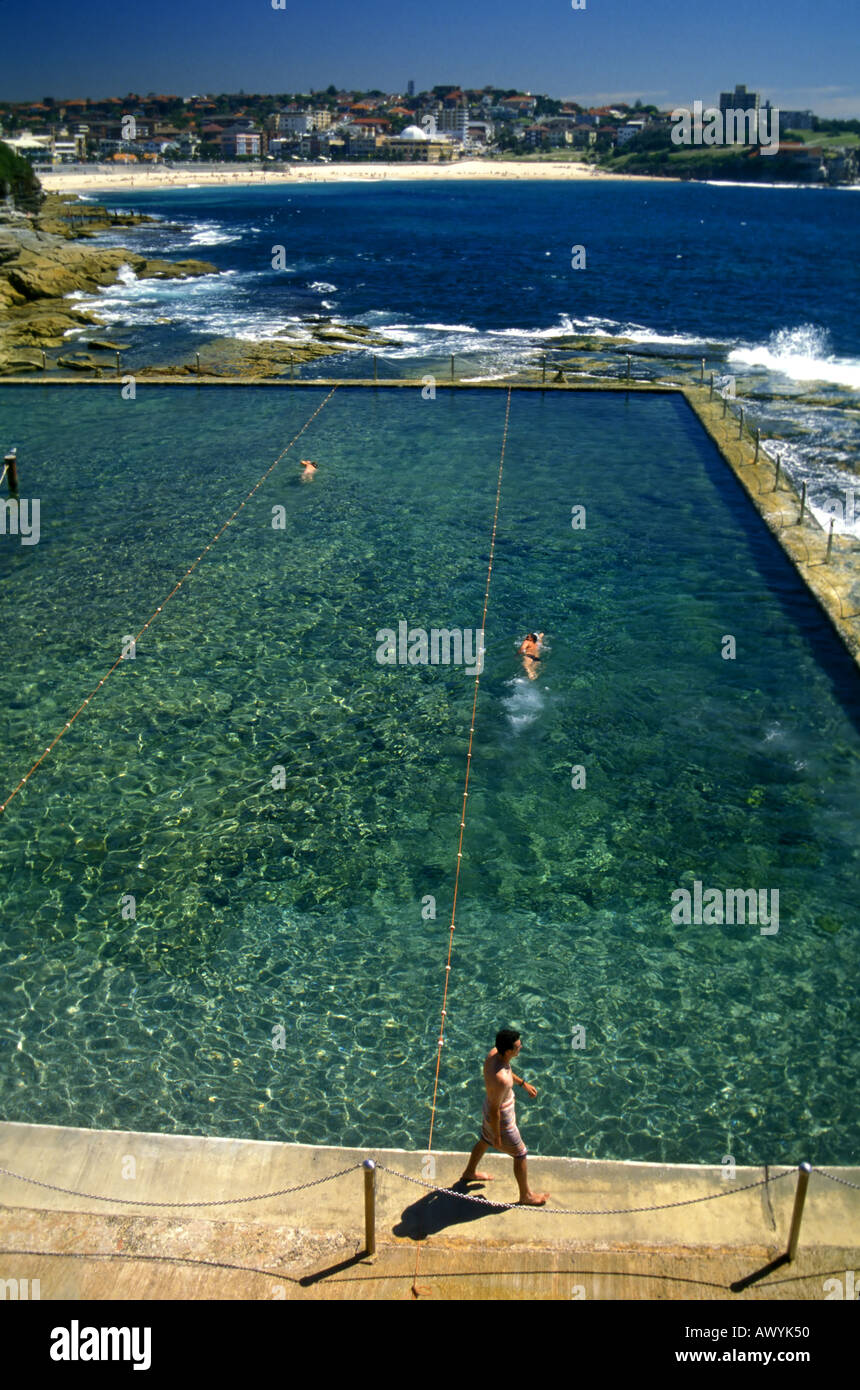 Wylie i bagni sono integrate in intertidal rocce di Coogee, Sydney, Nuovo Galles del Sud, Australia Foto Stock