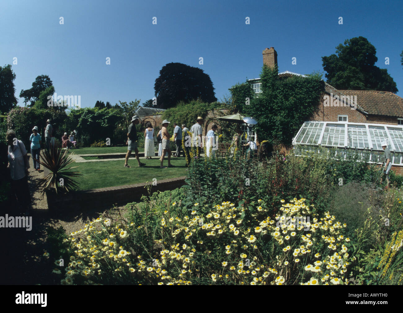 Giardini murati a Redisham Hall in Suffolk REGNO UNITO Foto Stock