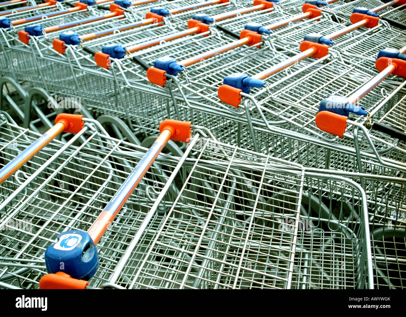 Supermercato trollies REGNO UNITO Foto Stock