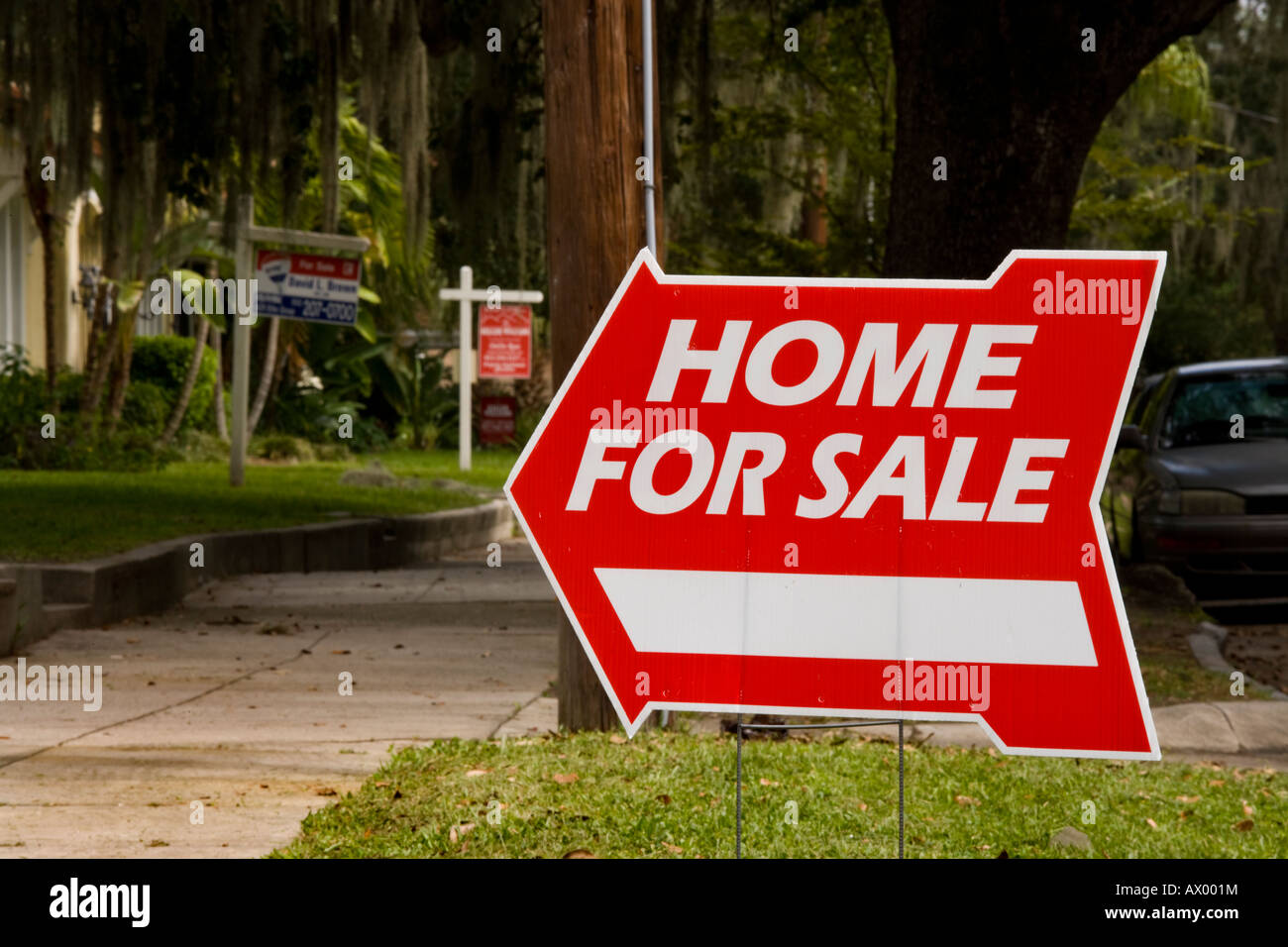 3 Casa in vendita segni in una fila in Tampa Florida US. L'inizio della crisi abitativa. Foto Stock