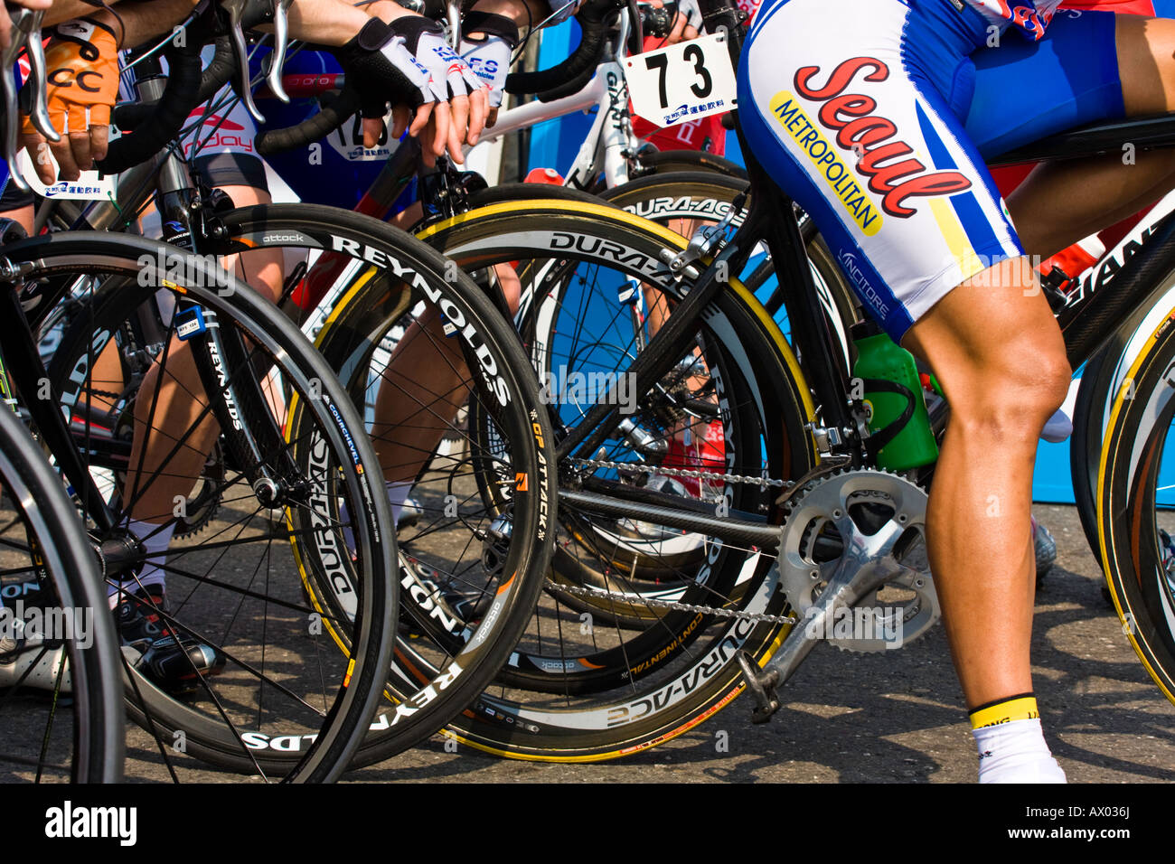 I ciclisti e biciclette e pronto per l'inizio del 2008 Tour de Taiwan corsa di ciclismo, un evento su UCI Asia Tour. Foto Stock