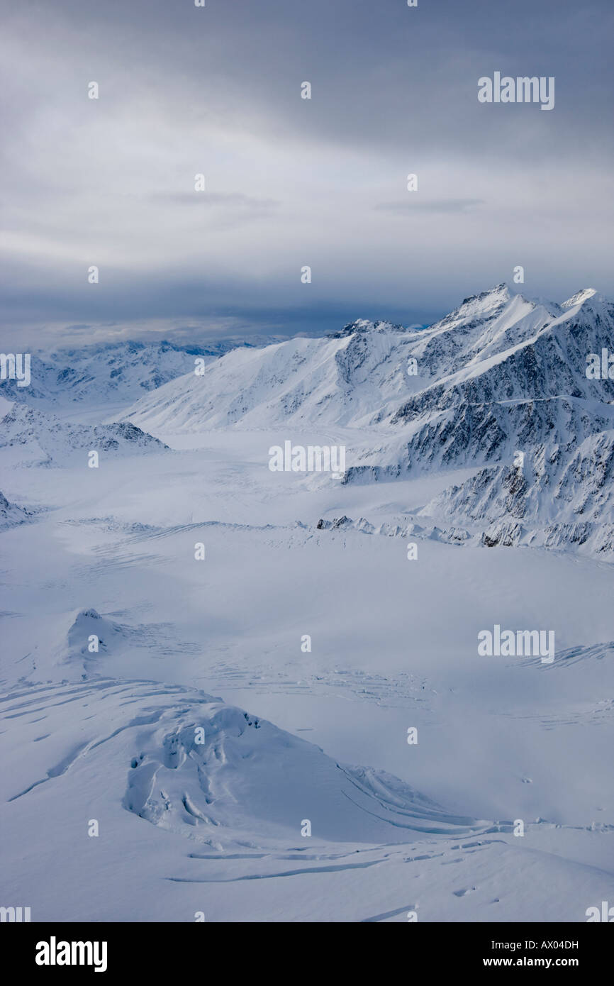 Stati Uniti d'America Alaska Chugach State Park vista aerea del ghiacciaio Matanuska e Gamma Chugach picchi di inizio inverno Foto Stock