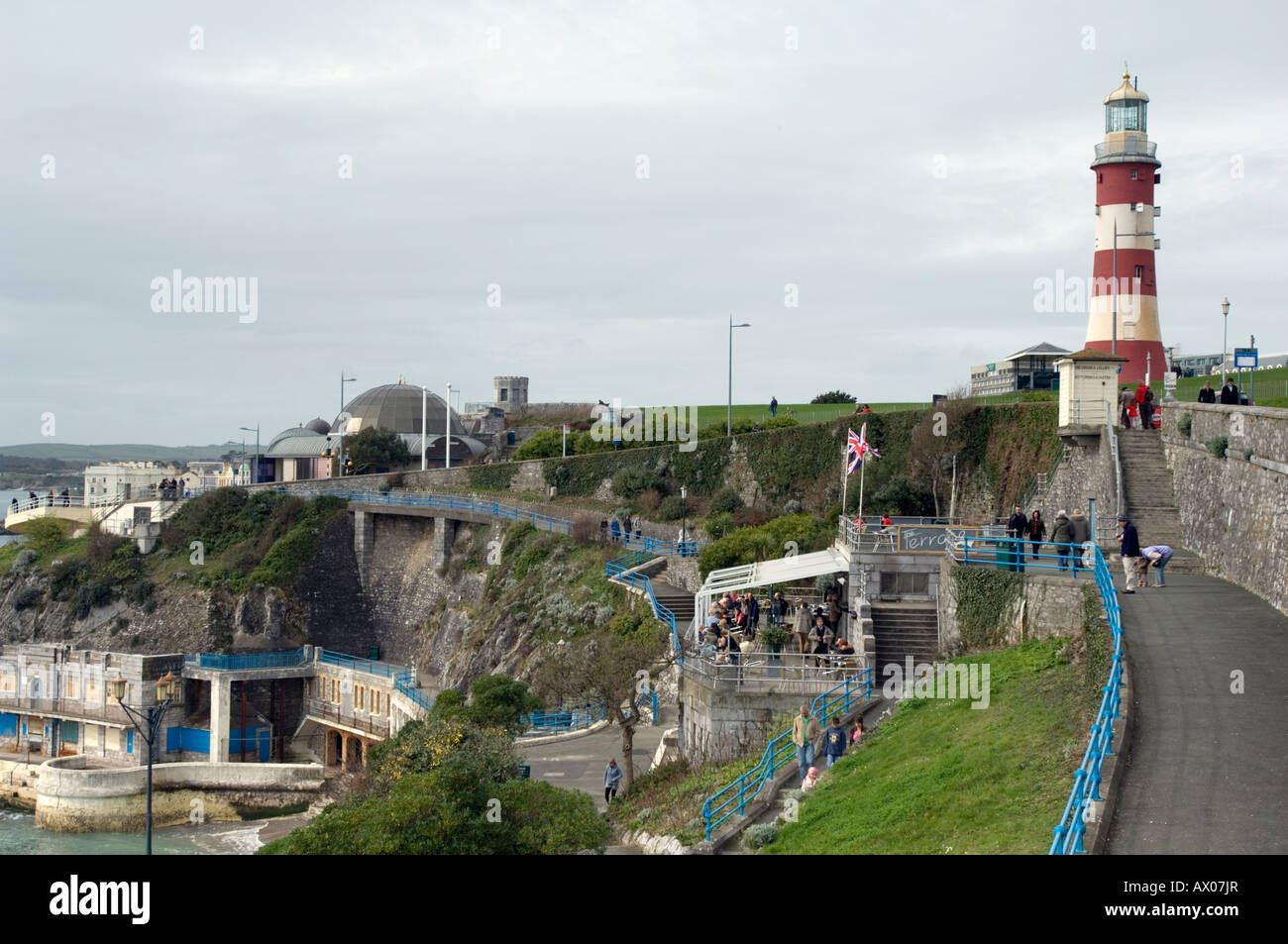 Vista di Plymouth Hoe per includere il faro di Eddystone. Foto Stock