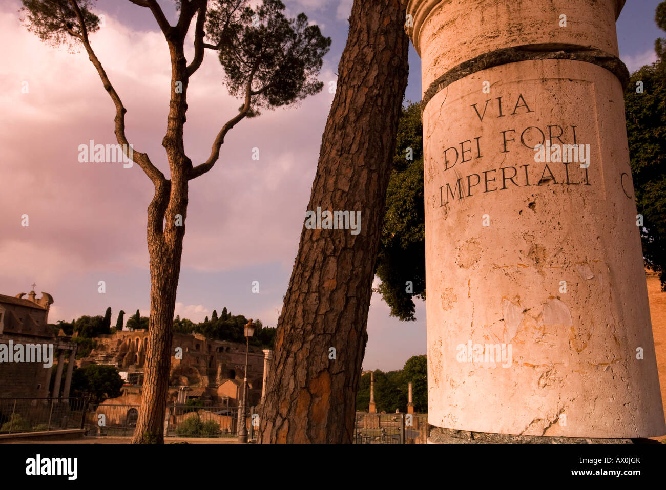 Foro Romano strada/Via dei Fori Imperiali di Roma, Italia Foto Stock