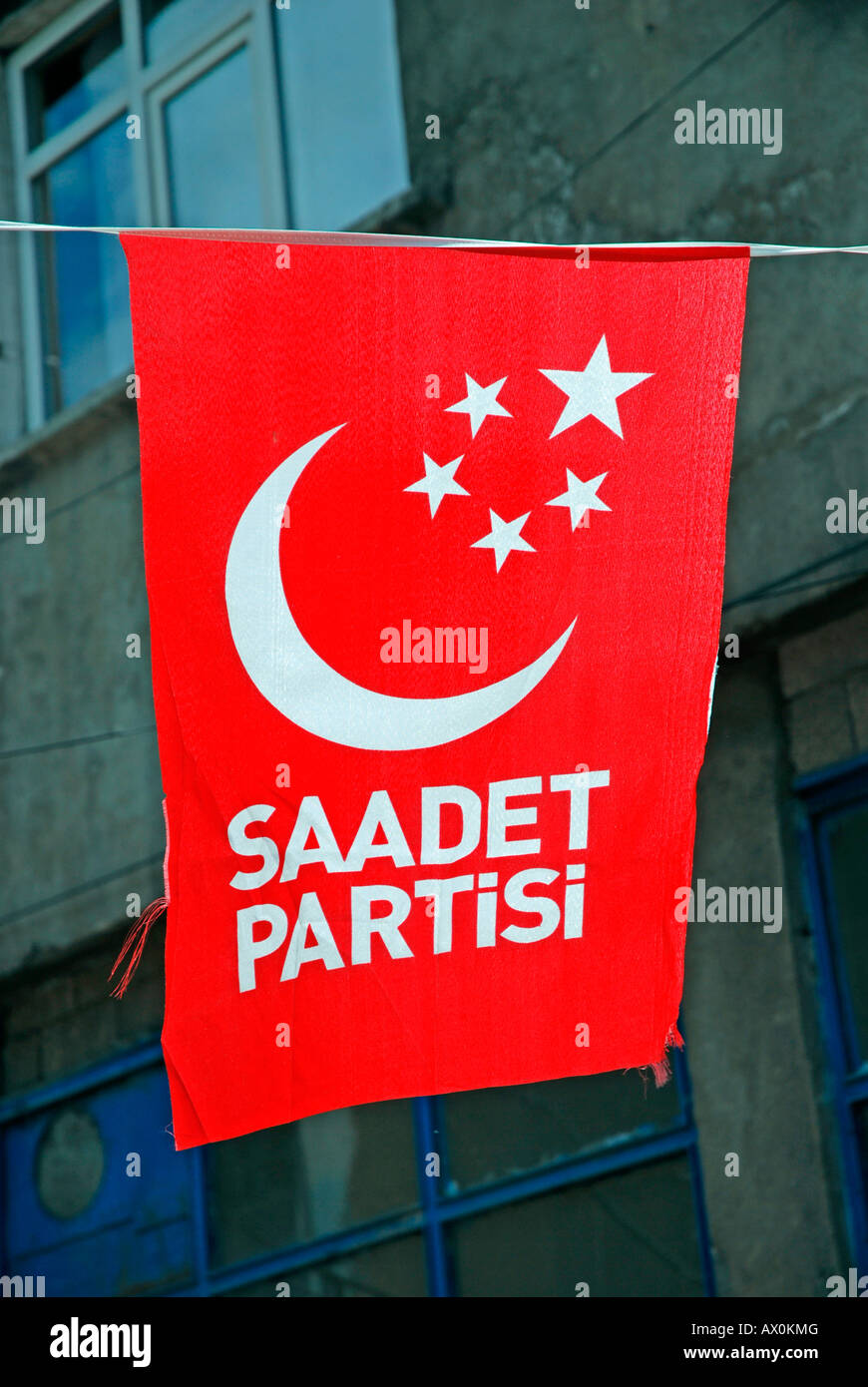 Elezioni: islamico associato Saadet Partisi bandiere di partito, Erzurum, Anatolia orientale, Turchia, Asia Foto Stock