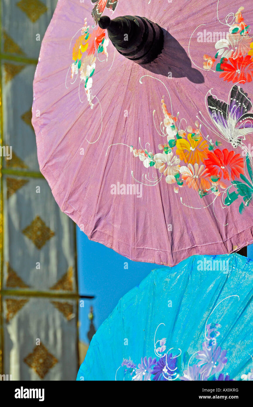 Ombrelli di carta thailandia immagini e fotografie stock ad alta  risoluzione - Alamy