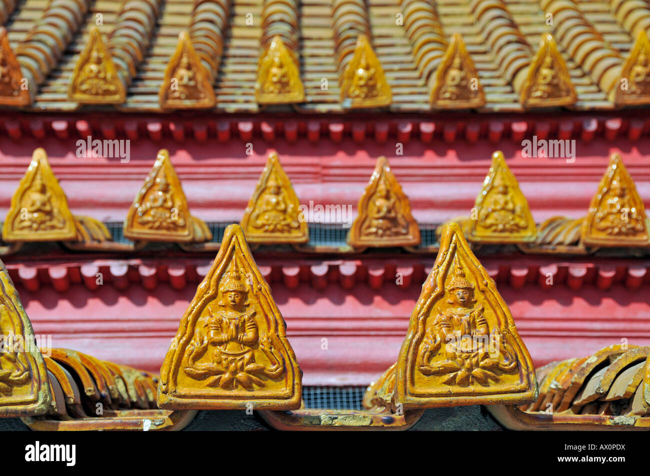 Tetto ornato, Tempio in marmo (Wat Benchamabophit), Bangkok, Thailandia, Asia Foto Stock