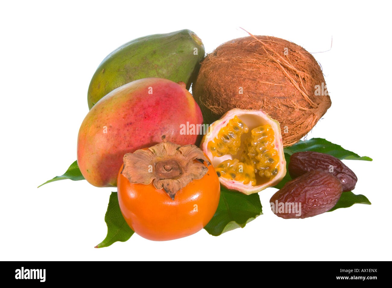 La frutta tropicale: persimmon, mango, papaia, noce di cocco, date, granadiglie, kaki Foto Stock